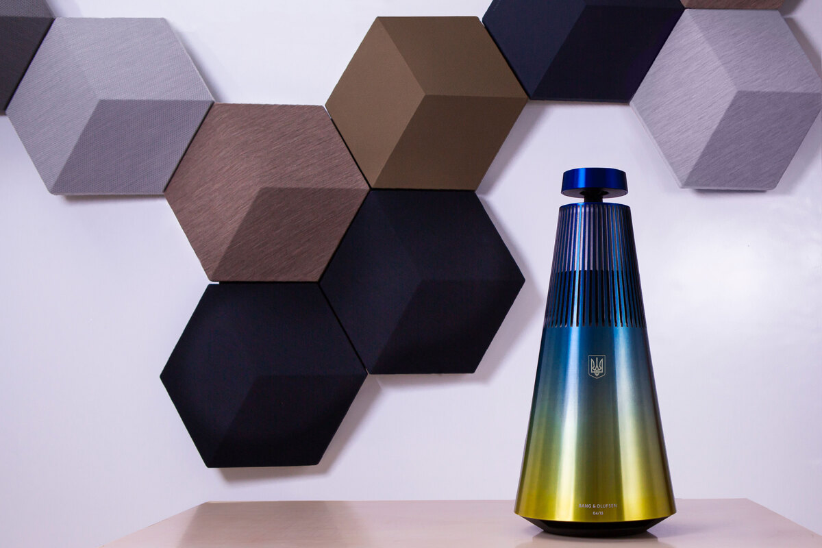 UNITED24 презентувала акустичну колонку від Bang&Olufsen